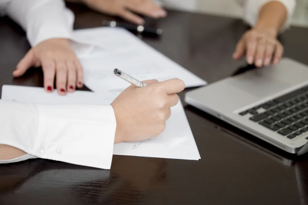 How to collect and use testimonials in content